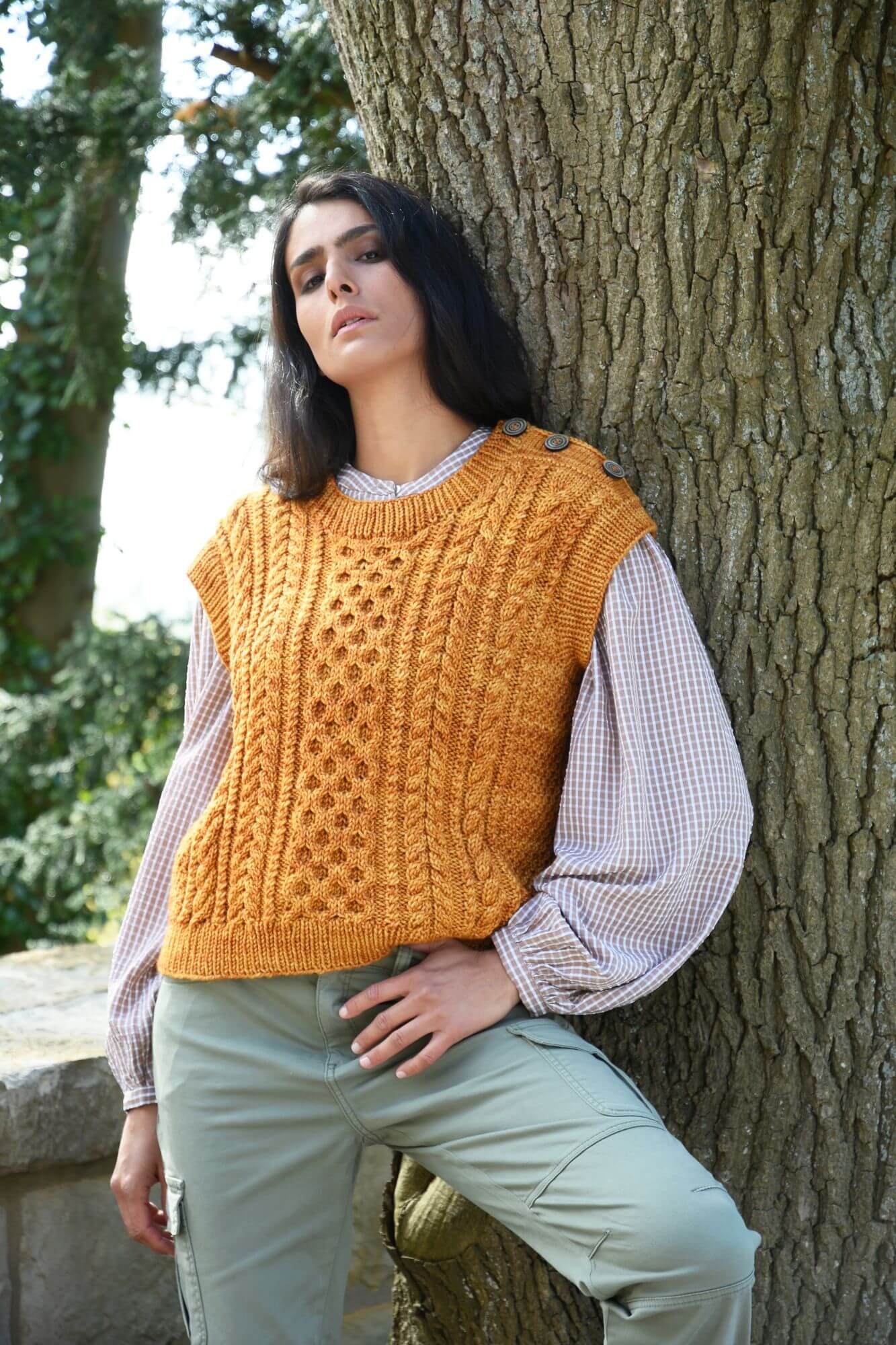 Pullunder mit Zopfmustern stricken