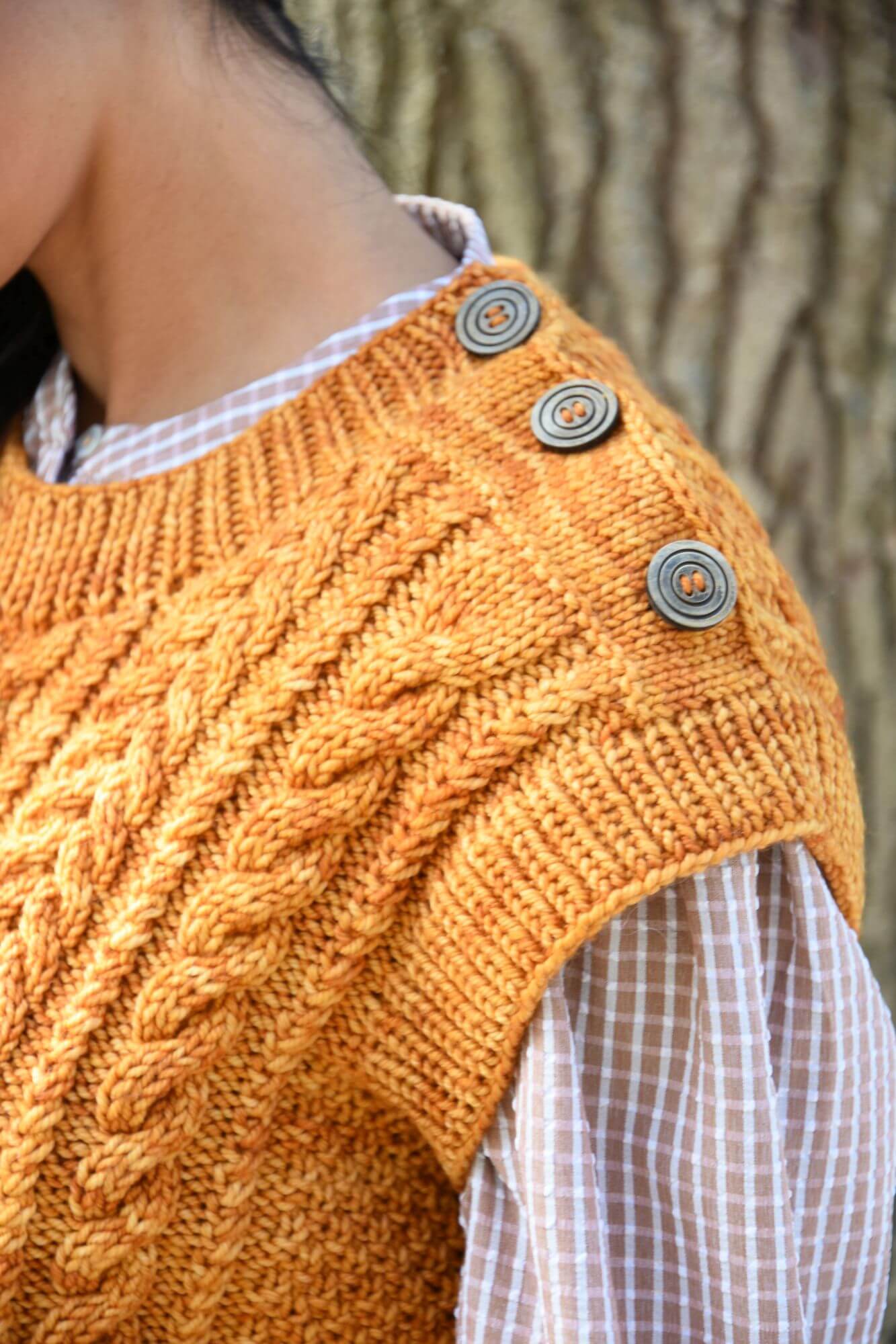 Pullunder mit Zopfmustern stricken