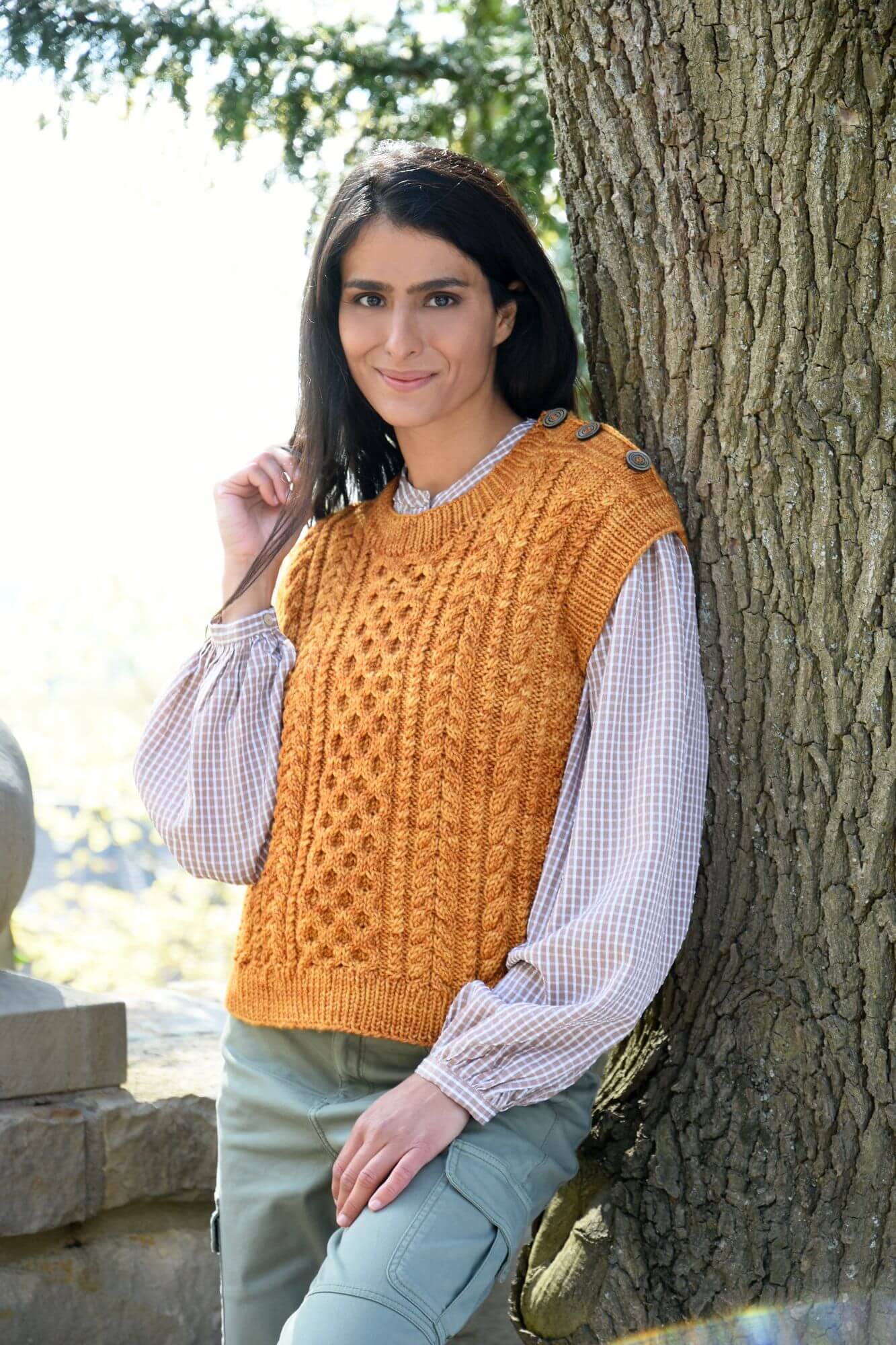 Pullunder mit Zopfmustern stricken