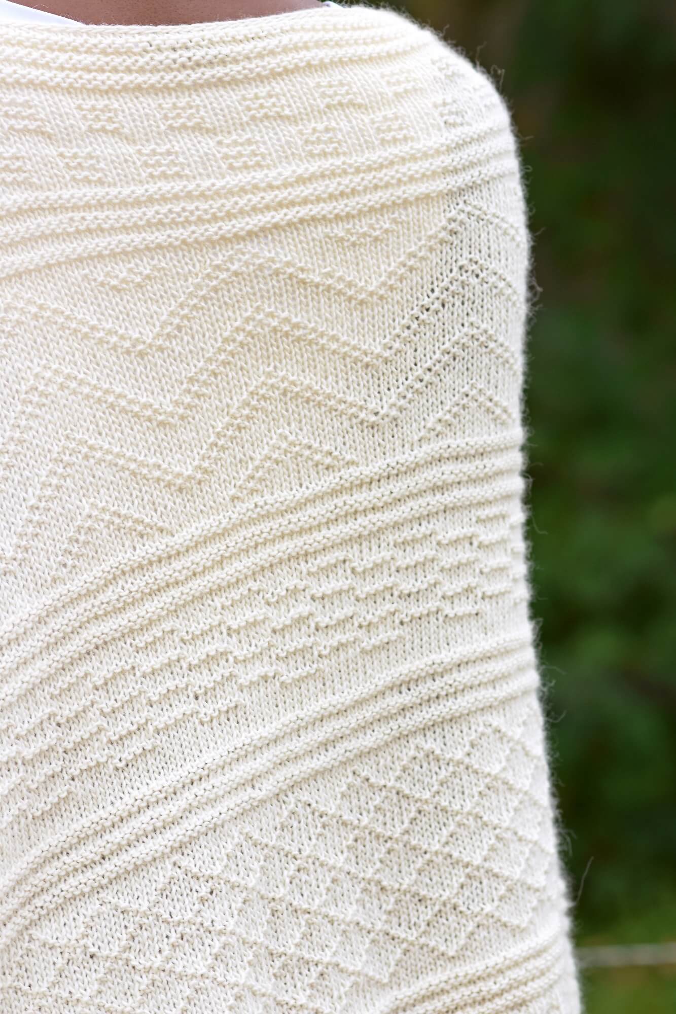 Poncho im Gansey Stil stricken
