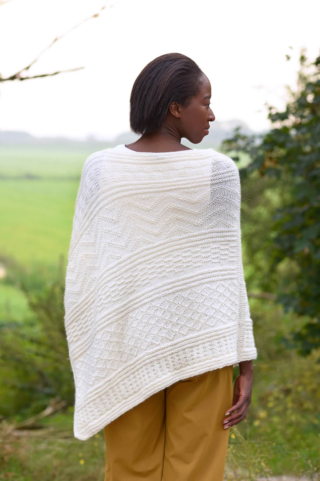 Poncho im Gansey Stil stricken