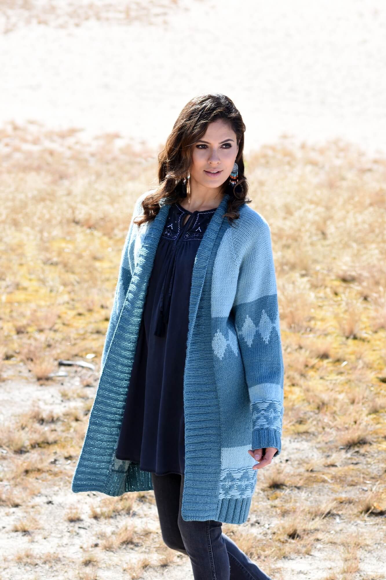 Cardigan mit grafischem Einstrickmuster stricken
