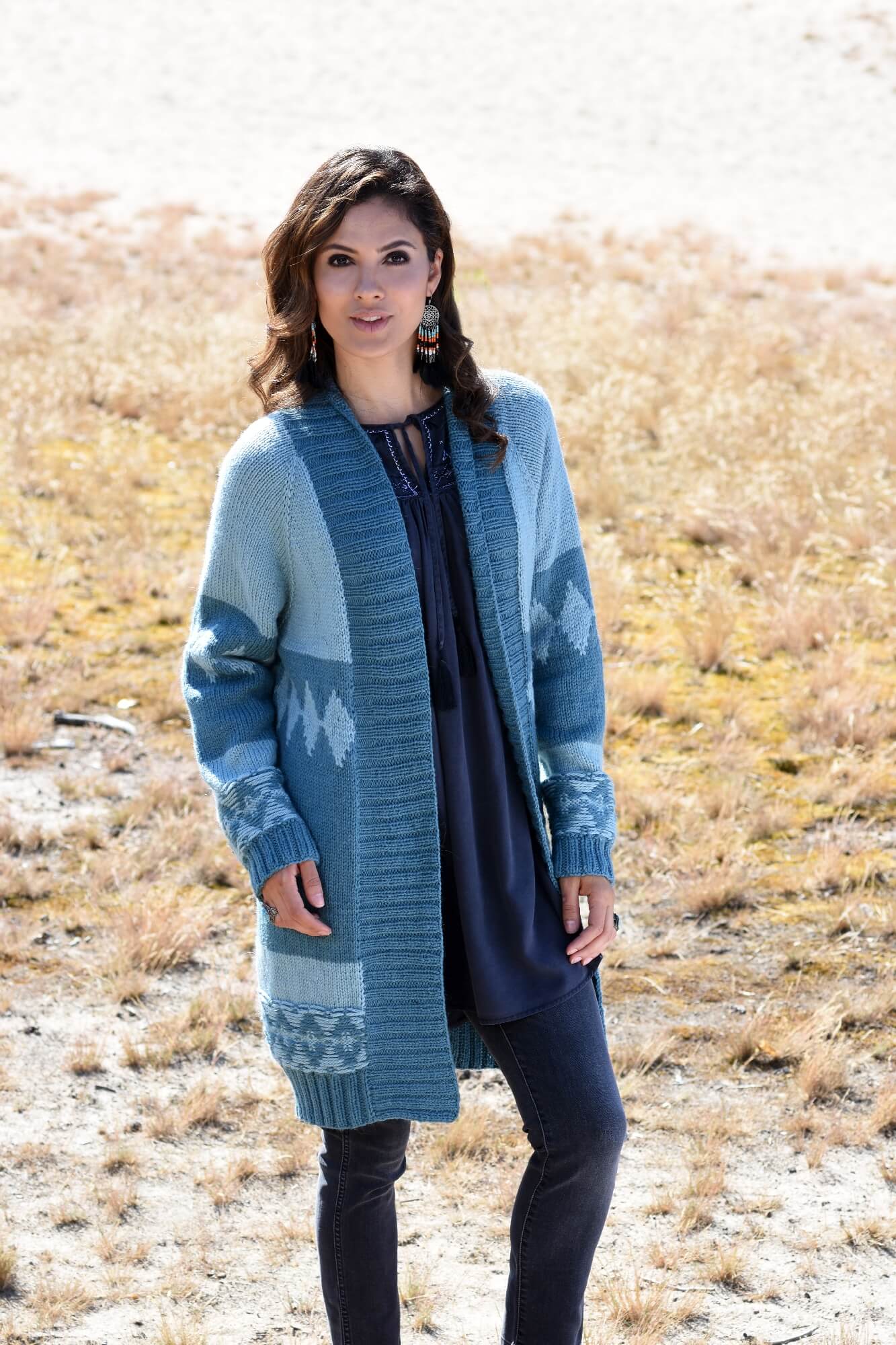 Cardigan mit grafischem Einstrickmuster stricken