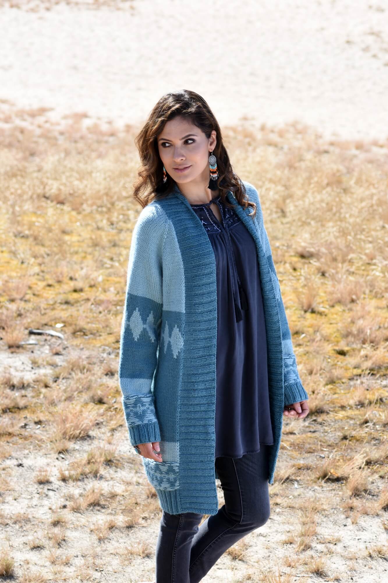 Cardigan mit grafischem Einstrickmuster stricken