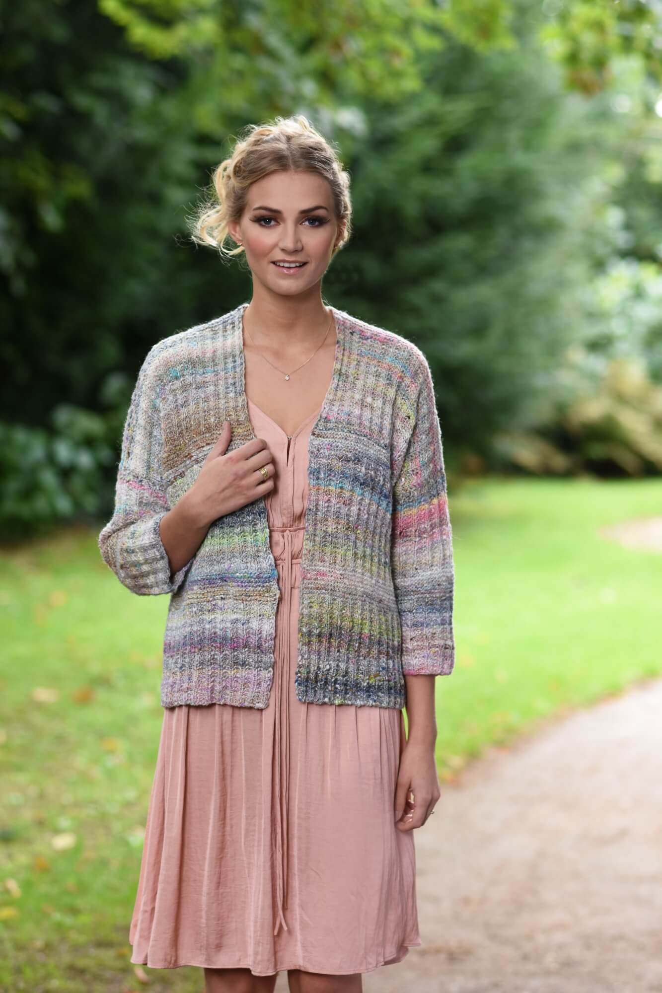 Jacke mit Plisseemuster und 3/4-Ärmeln stricken