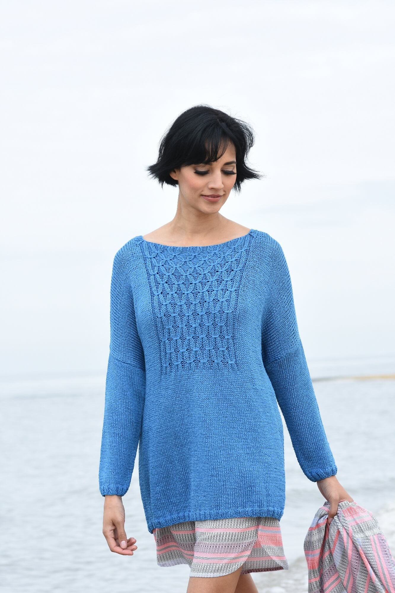 Leicht oversized Pullover mit gesmoktem Einsatz